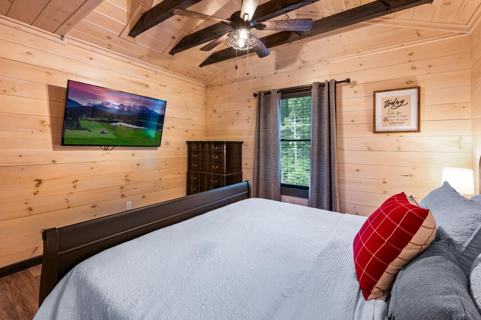 Lil Cabin In The Cove! Mtn Views, Theater, Hot Tub, Games, King Beds, Prime Location! Sevierville Exterior photo